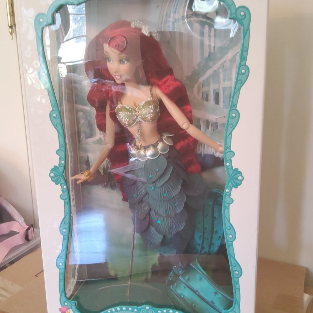 Disney limited 17 in ARIEL GRAIL  LIMITED   First one made  RETIRED  RARE